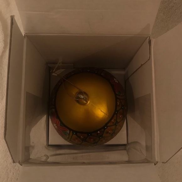 Dillards Large 3 1/4" Christmas Ornament Big Gold Ball Poinsettia Design Box - Picture 6 of 9